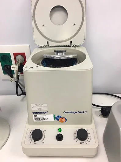 Microcentrifuge Eppendorf 5415C.jpg